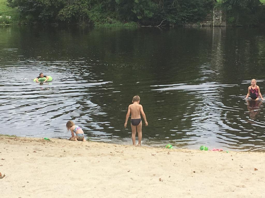 Camping Des Ribieres Hotel Confolens Kültér fotó